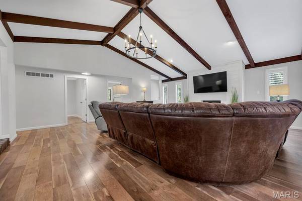 2 Bridal Oak CT, O'fallon, MO 63366