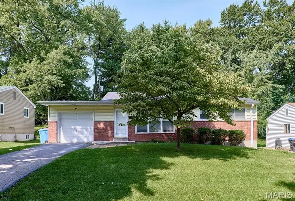 145 Clearview DR, Florissant, MO 63033