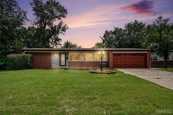 1540 Hialeah PL, Florissant, MO 63033