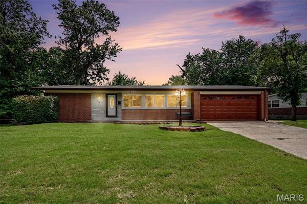 1540 Hialeah PL, Florissant, MO 63033