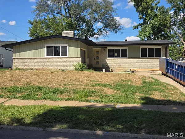 10805 Ridgecrest DR, St Ann, MO 63074