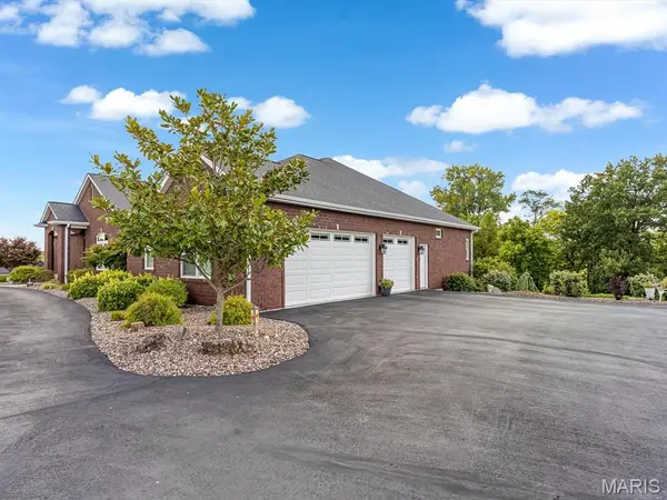 600 Covington DR, Waterloo, IL 62298