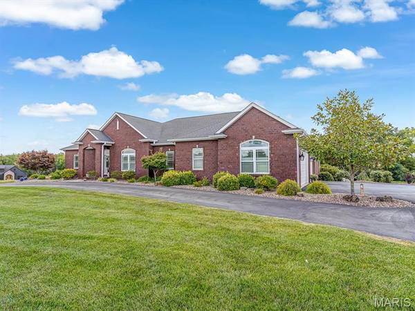 600 Covington DR, Waterloo, IL 62298