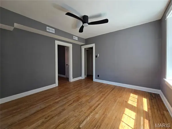 3915 Miami ST, St Louis, MO 63116