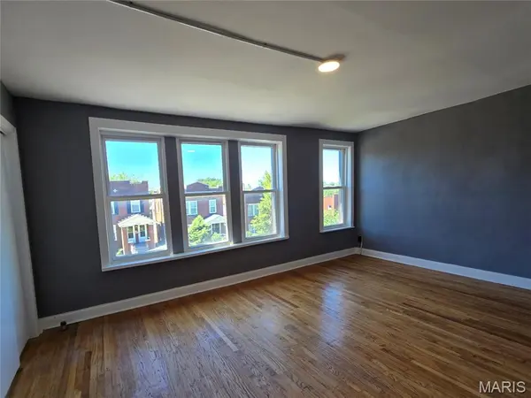 3915 Miami ST, St Louis, MO 63116