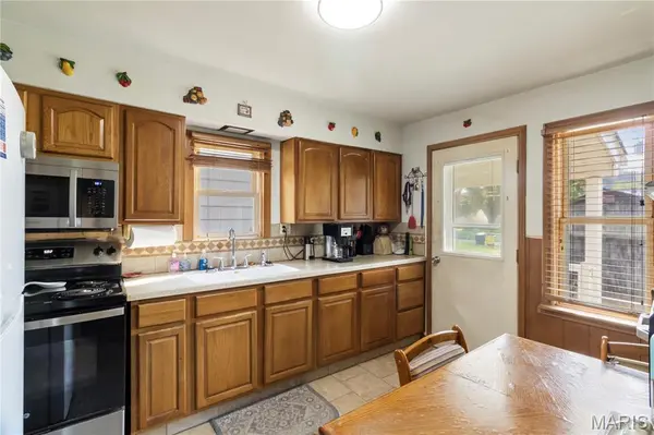 210 E 3rd ST, De Soto, MO 63020