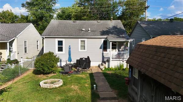 210 E 3rd ST, De Soto, MO 63020