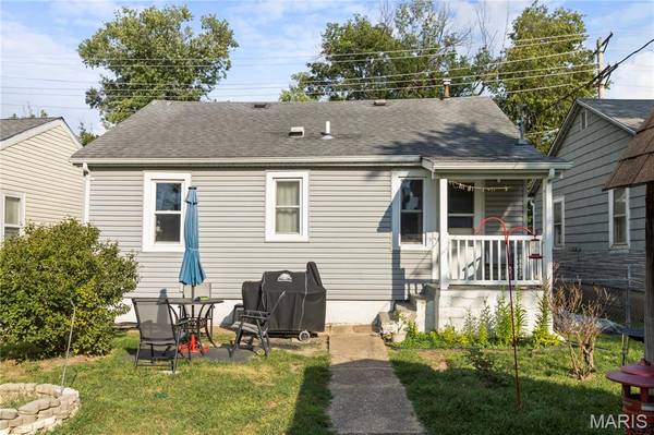 210 E 3rd ST, De Soto, MO 63020