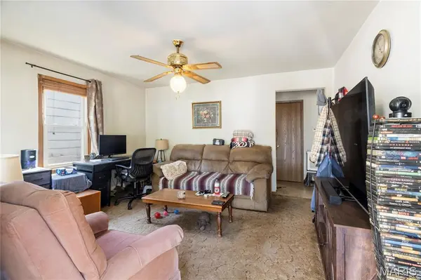 210 E 3rd ST, De Soto, MO 63020