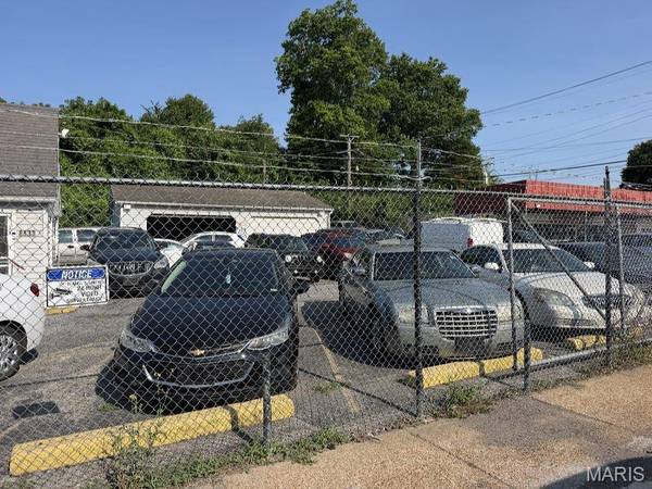 8827-8833 N Broadway, St Louis, MO 63147