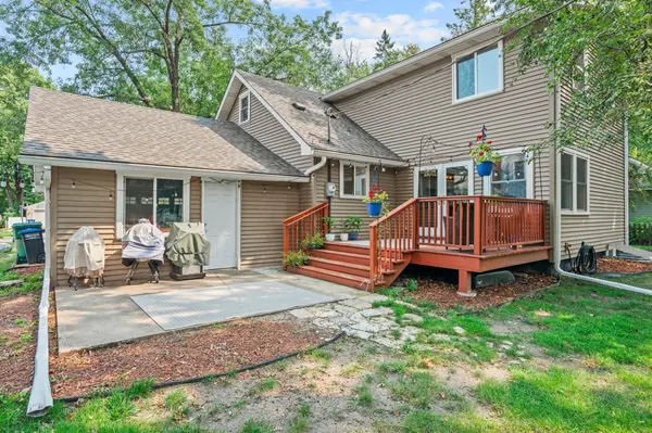 832 Lovell AVE W, Roseville, MN 55113