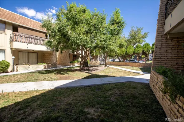 5882 E Ithaca PL #204, Denver, CO 80237