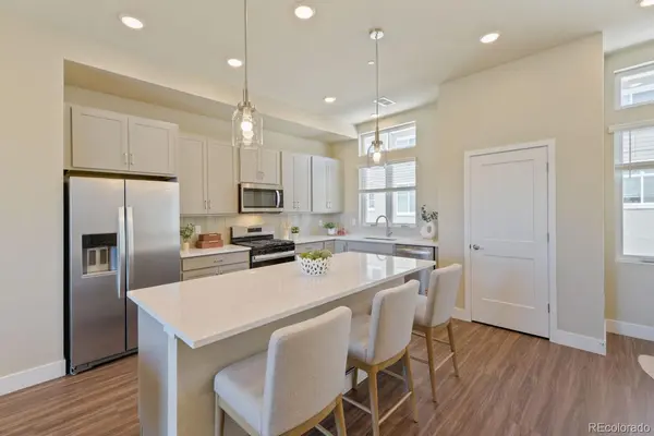 15577 W Washburn DR, Lakewood, CO 80228