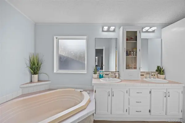1615 Quintero ST, Aurora, CO 80011