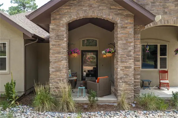 1395 Gore CIR, Larkspur, CO 80118