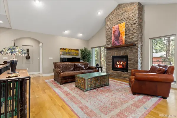 1395 Gore CIR, Larkspur, CO 80118