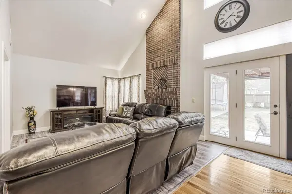 9853 Salford LN, Littleton, CO 80126