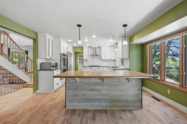 927 Oakwood DR, Castle Rock, CO 80104
