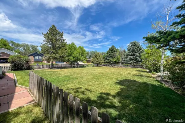 2401 Spindrift DR, Longmont, CO 80503
