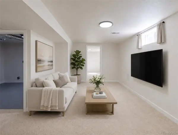7819 Applewood LN, Denver, CO 80221