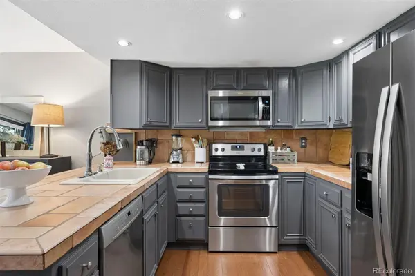 28 Woodbridge DR, Colorado Springs, CO 80906