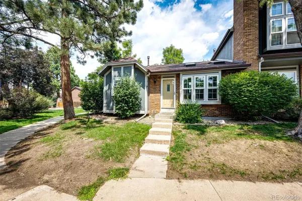 1220 S Flower CIR #A, Lakewood, CO 80232
