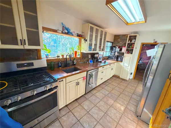 25 Pine RD, Golden, CO 80401