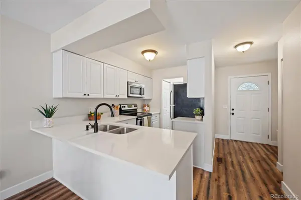 14252 E Hawaii CIR #B, Aurora, CO 80012