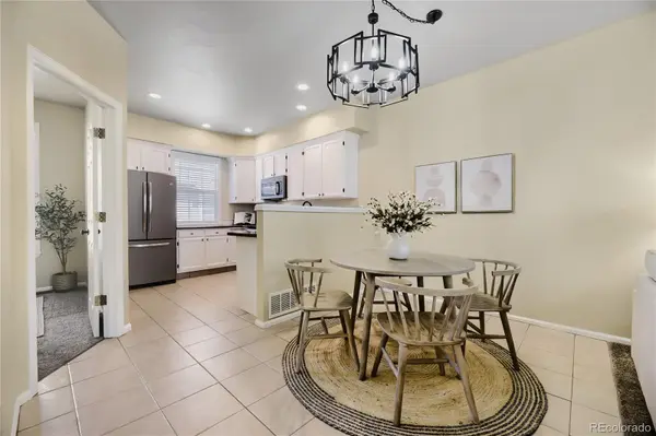 2902 W Long CIR #B, Littleton, CO 80120