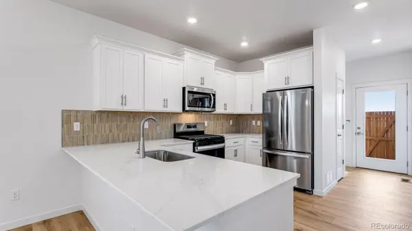 677 N Ukraine ST, Aurora, CO 80018