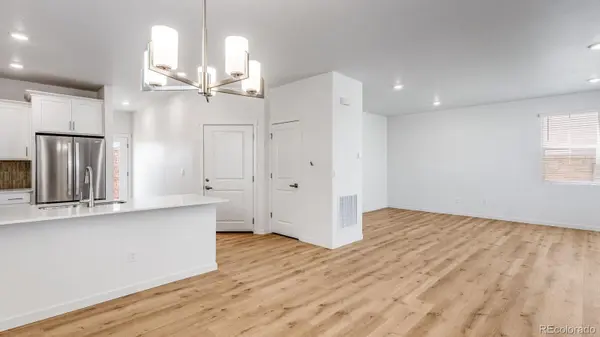 677 N Ukraine ST, Aurora, CO 80018