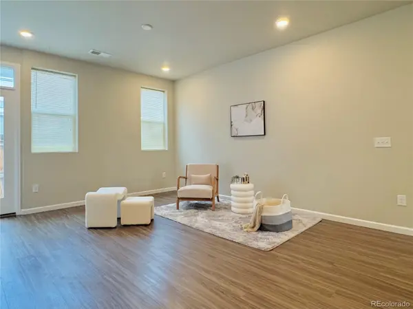 1070 Oak CIR, Denver, CO 80215