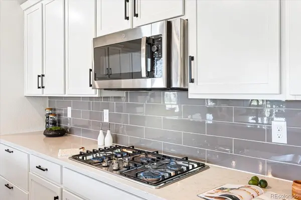 22441 E Narrowleaf CIR, Aurora, CO 80016