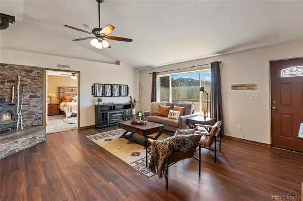 34 Fetlock CIR, Florissant, CO 80816