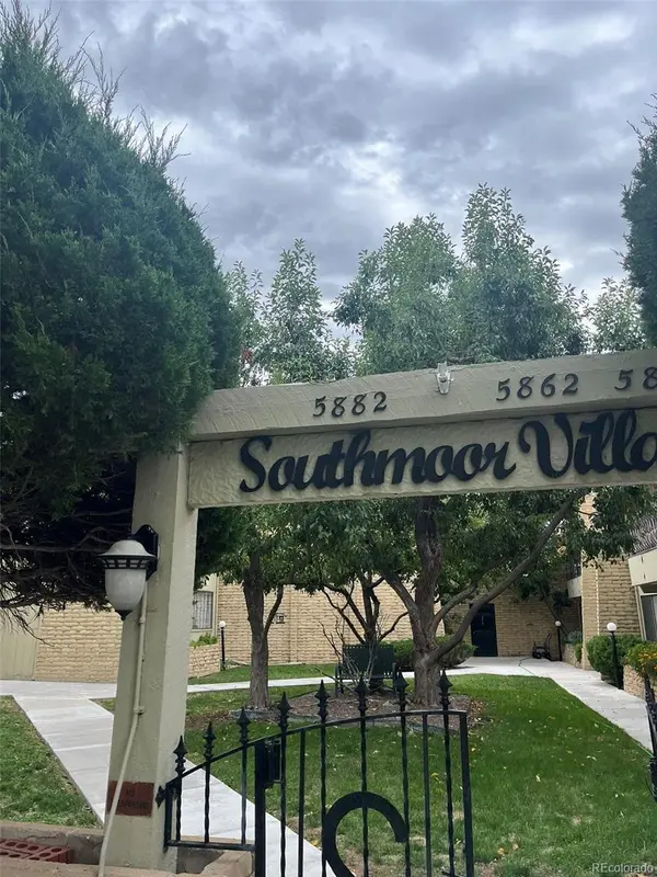 5882 E Ithaca PL #204, Denver, CO 80237