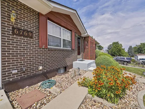 6769 W 70th AVE, Arvada, CO 80003