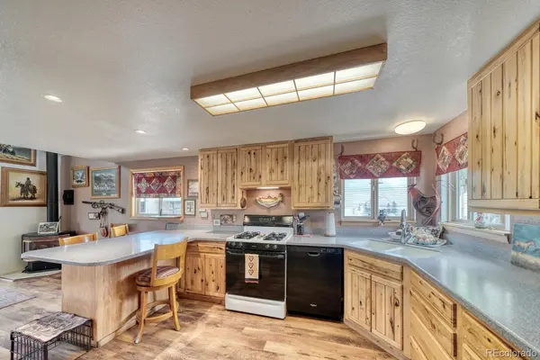 24 Lambert RD, Westcliffe, CO 81252