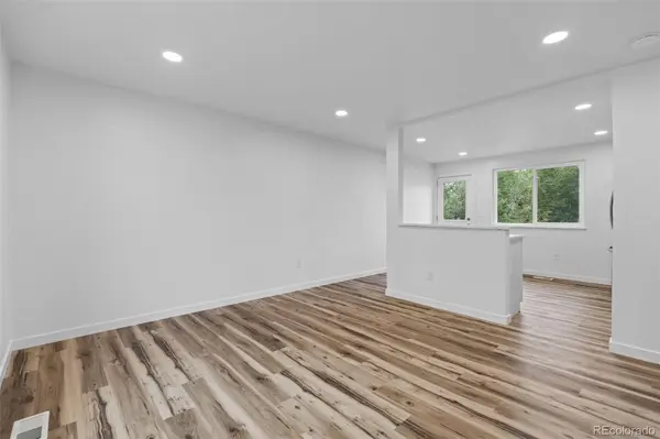 2882 S Mobile ST, Aurora, CO 80013