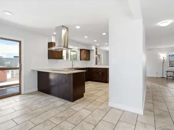 8074 W Brook DR, Littleton, CO 80128