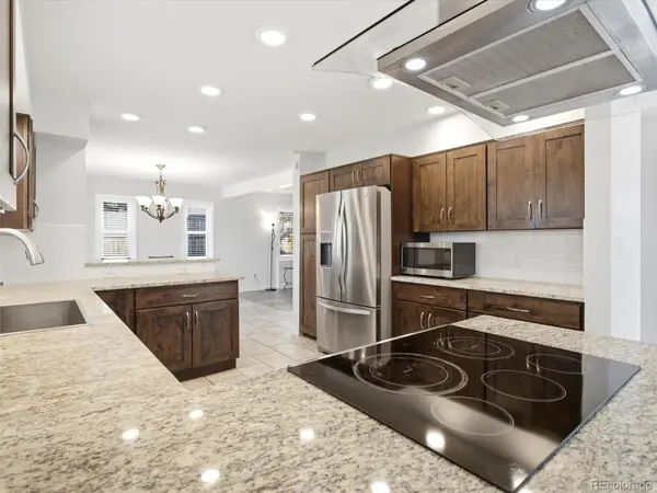 8074 W Brook DR, Littleton, CO 80128
