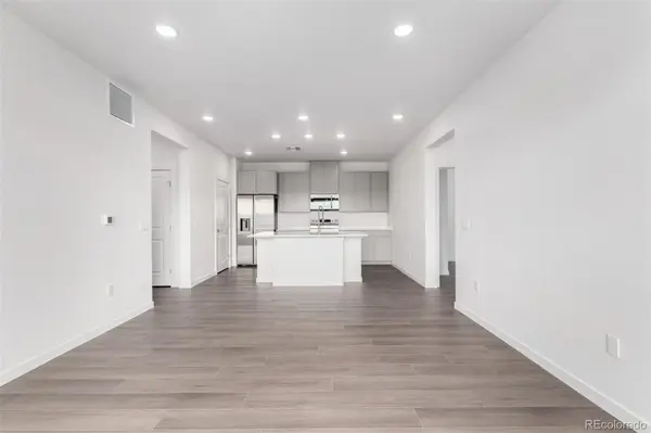 6153 N Ceylon ST #202, Aurora, CO 80019