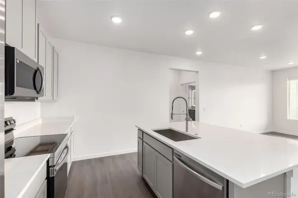6153 N Ceylon ST #202, Aurora, CO 80019