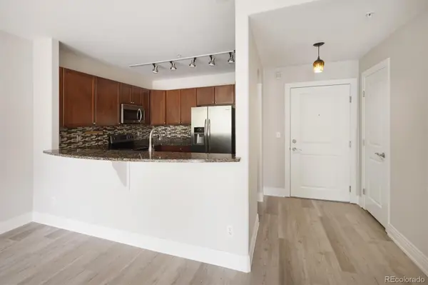 9079 E Panorama CIR #413, Englewood, CO 80112