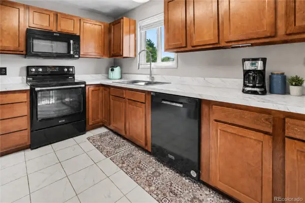 1092 S Iris ST, Lakewood, CO 80226