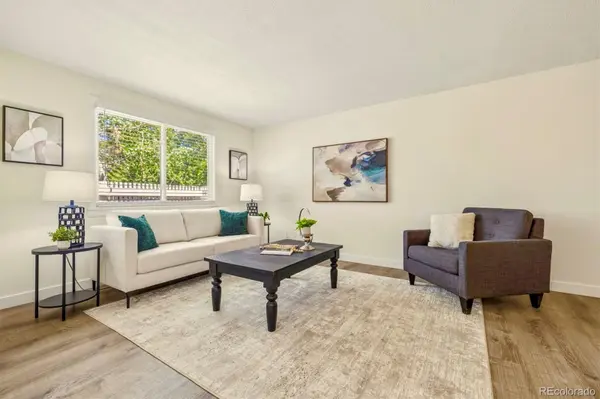 2906 S Parker CT, Aurora, CO 80014
