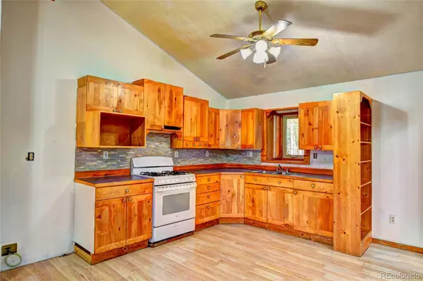 38 Grebe LN, Como, CO 80456