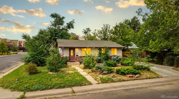 902 S Ironton ST, Aurora, CO 80012