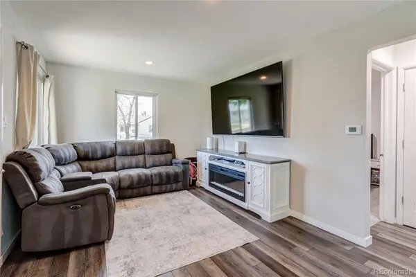 705 Newark ST, Aurora, CO 80010