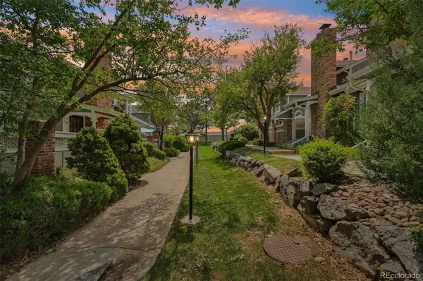 967 S Evanston CIR, Aurora, CO 80012