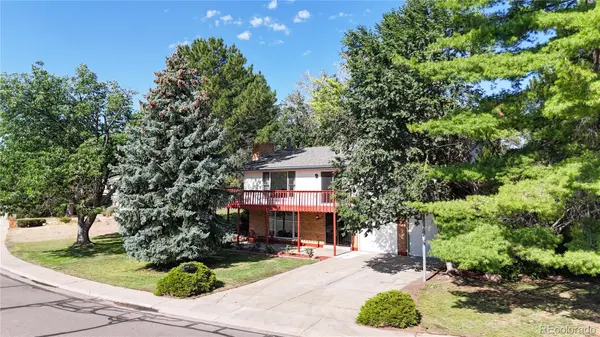 10453 W Arkansas DR, Lakewood, CO 80232